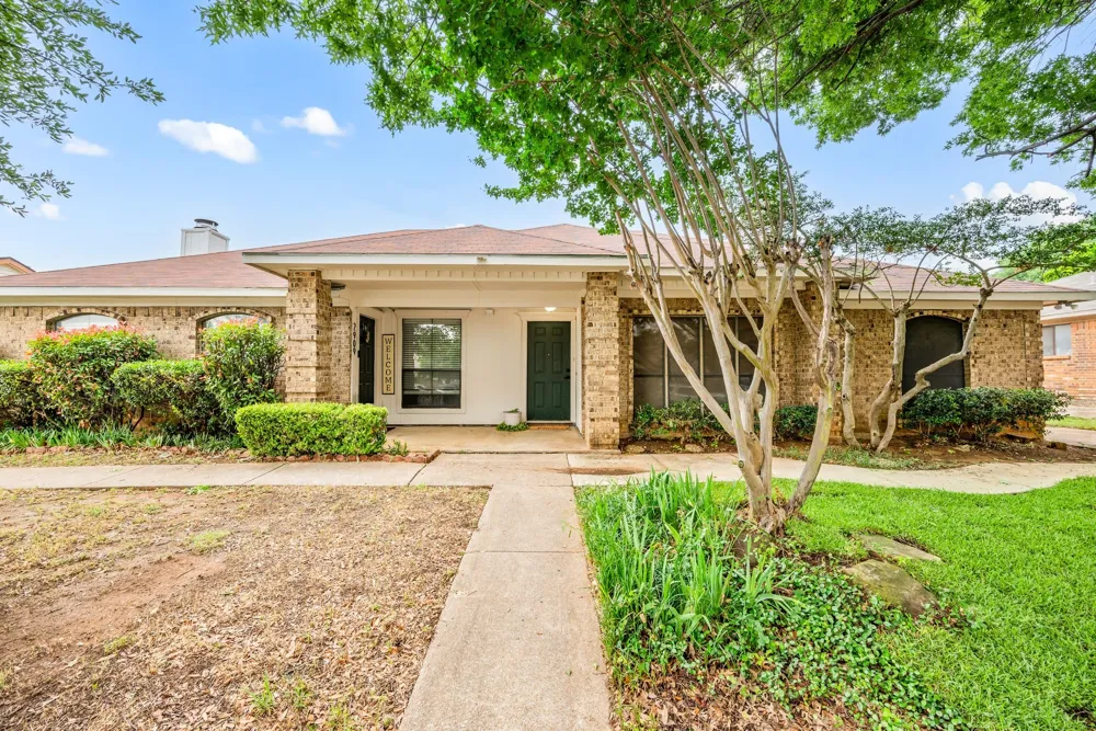 2911 Post Oak Drive Euless, TX 76039