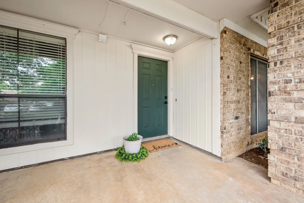 2911 Post Oak Drive Euless, TX 76039