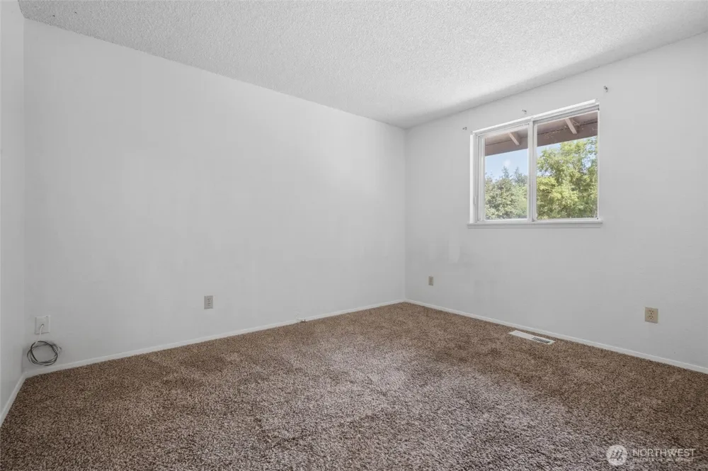 2795 NE John Carlson Road Bremerton, WA 98311