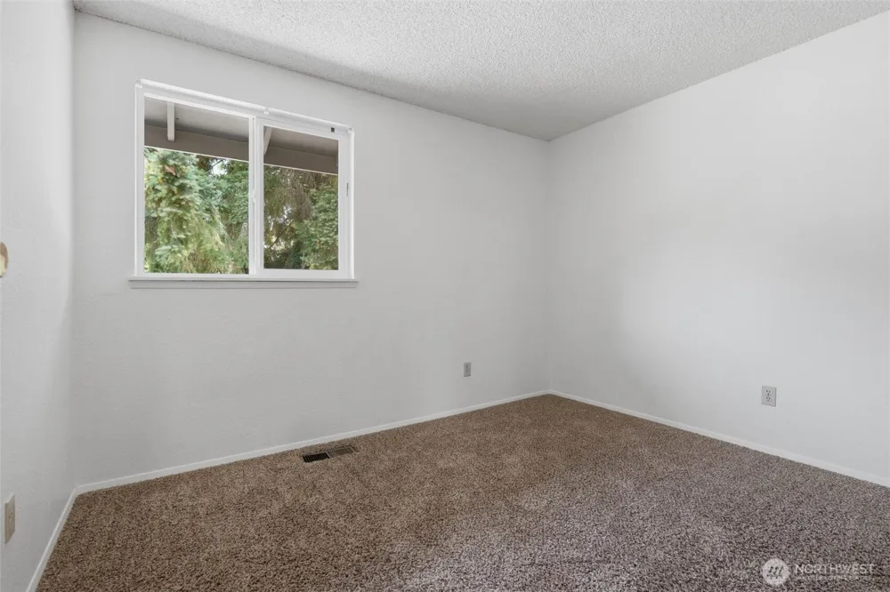 2795 NE John Carlson Road Bremerton, WA 98311