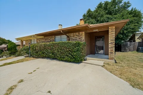 8902 Marilyn Drive