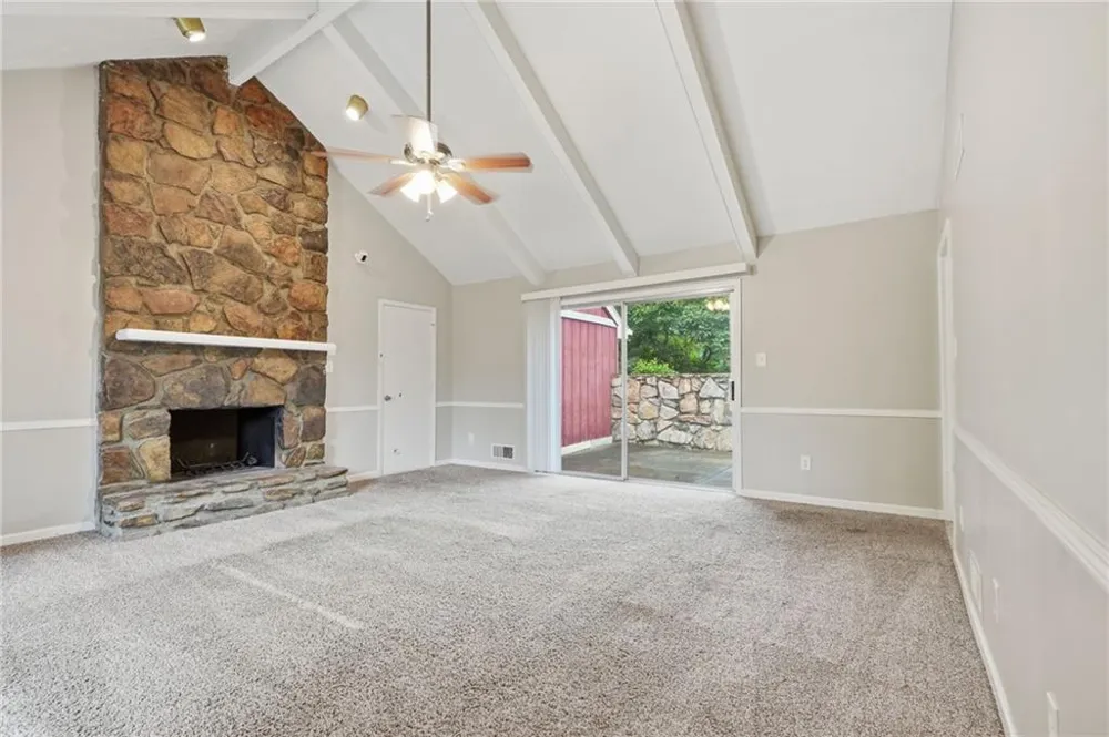 1384 Huntsmen Glen Riverdale, GA 30296