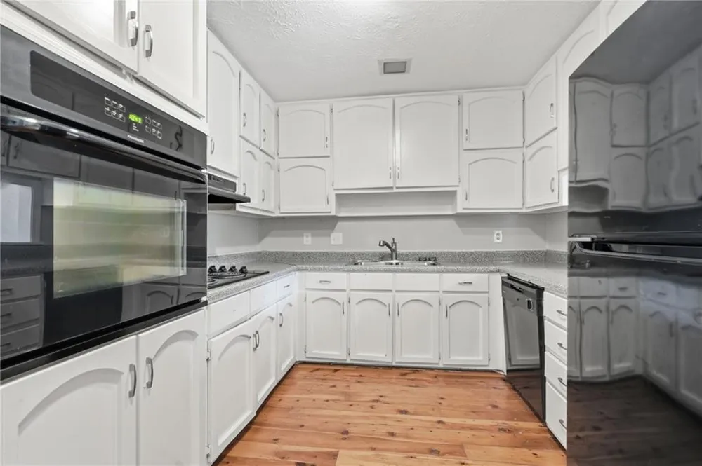 1384 Huntsmen Glen Riverdale, GA 30296