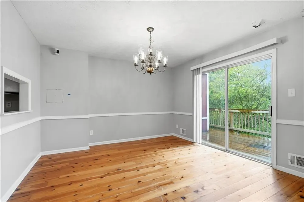 1384 Huntsmen Glen Riverdale, GA 30296