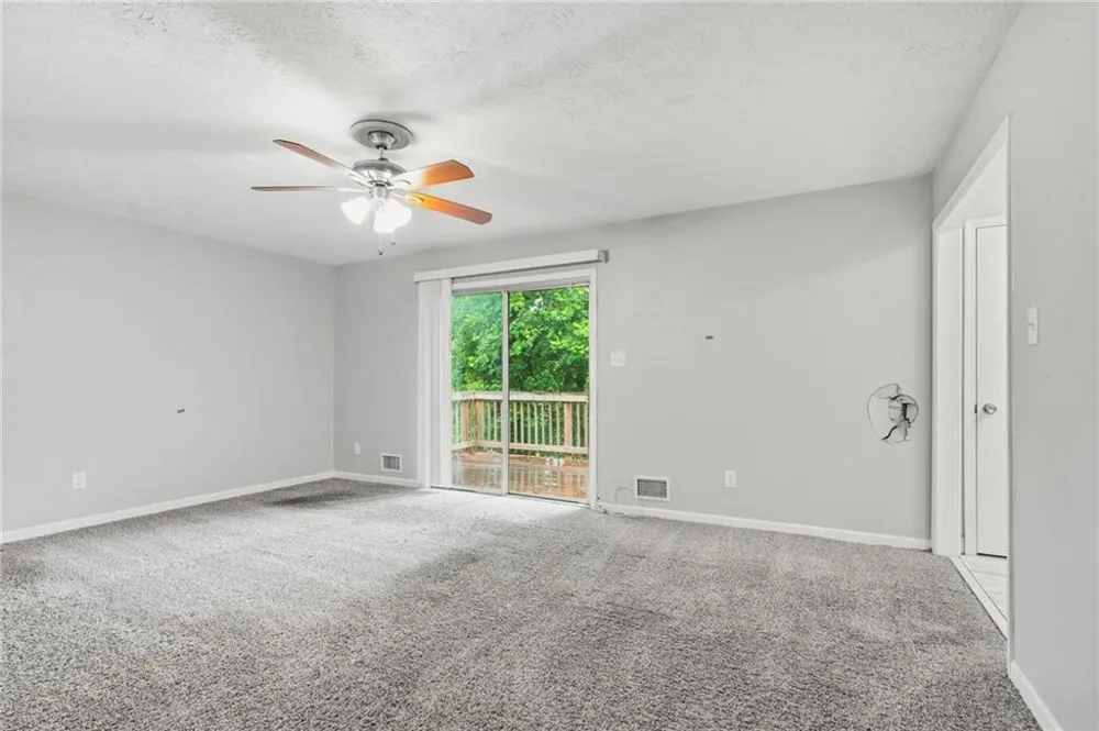 1384 Huntsmen Glen Riverdale, GA 30296