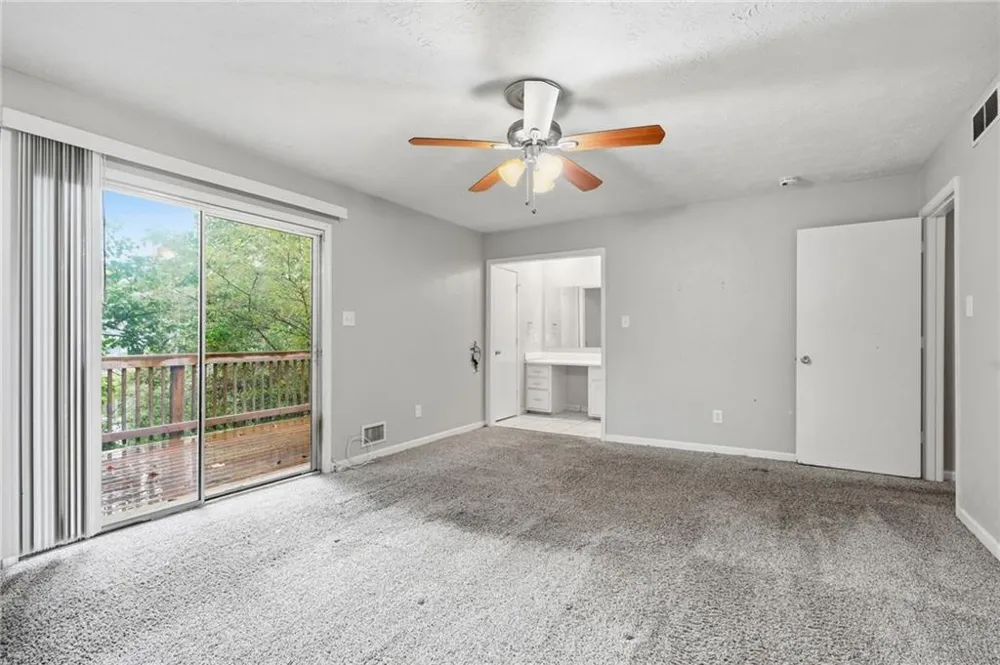 1384 Huntsmen Glen Riverdale, GA 30296