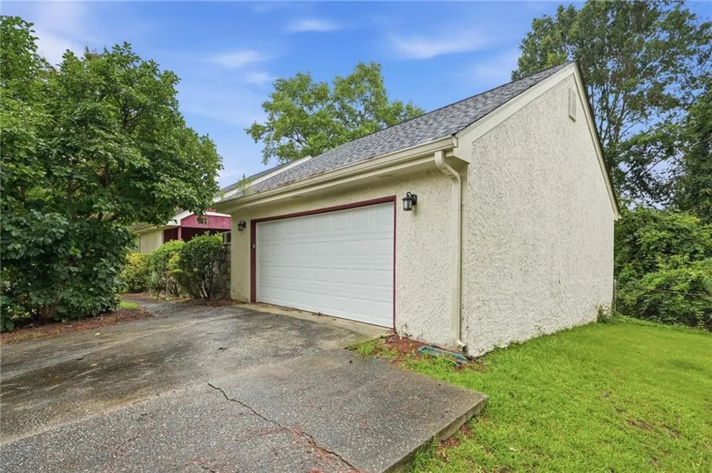 1384 Huntsmen Glen Riverdale, GA 30296