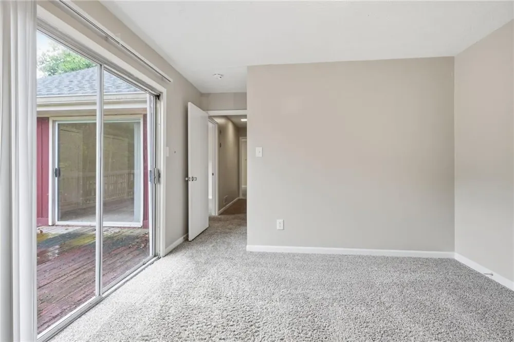 1384 Huntsmen Glen Riverdale, GA 30296
