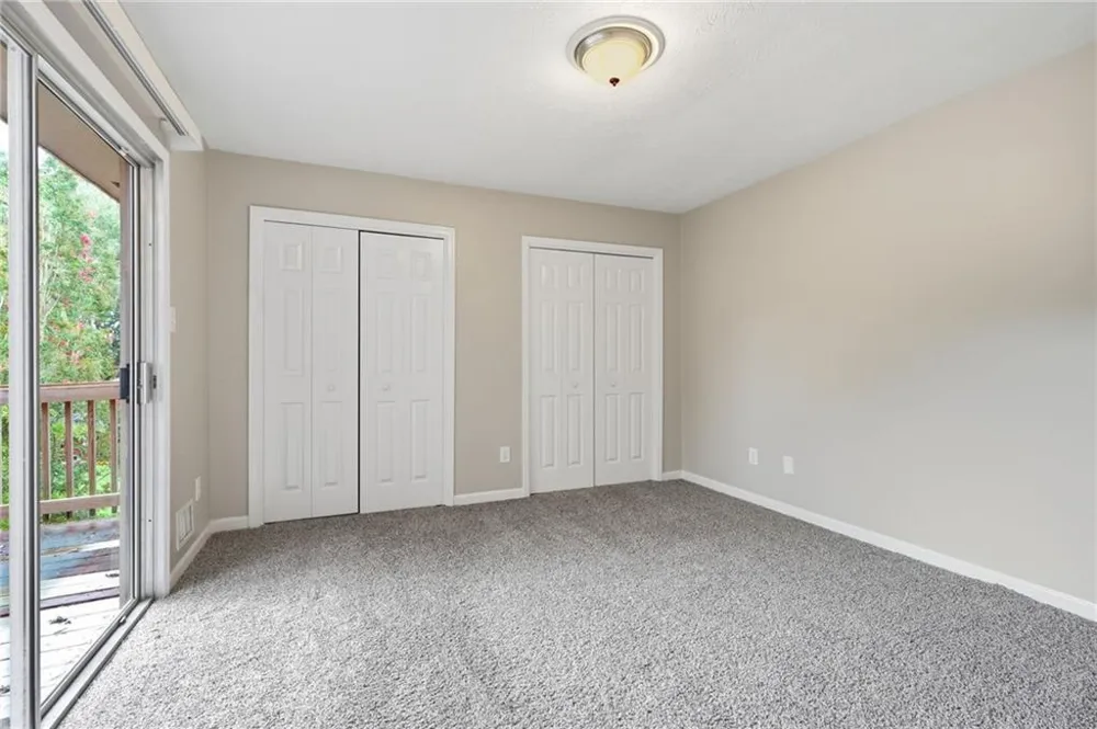 1384 Huntsmen Glen Riverdale, GA 30296