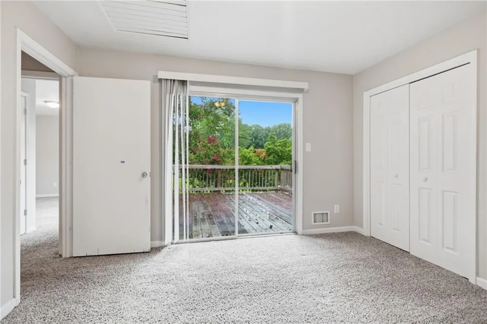 1384 Huntsmen Glen Riverdale, GA 30296