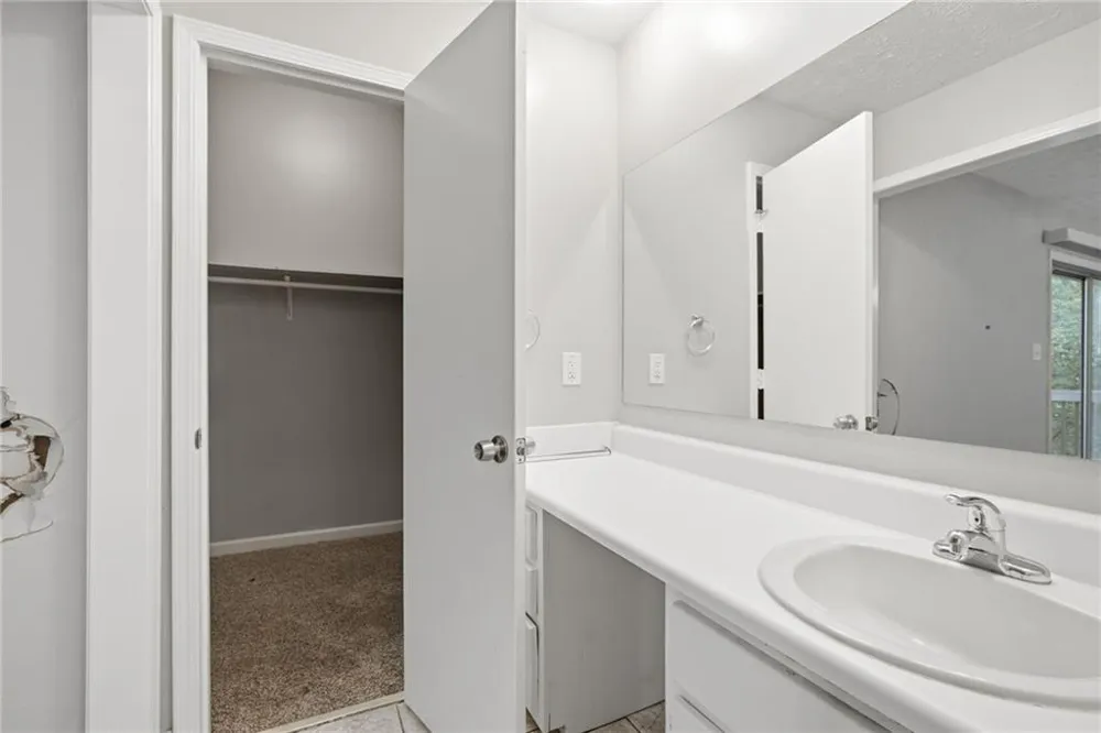 1384 Huntsmen Glen Riverdale, GA 30296