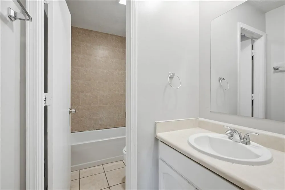 1384 Huntsmen Glen Riverdale, GA 30296