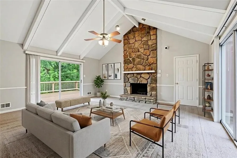 1384 Huntsmen Glen Riverdale, GA 30296