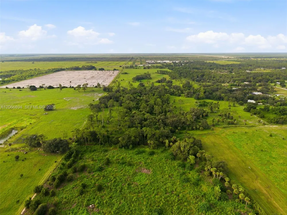 3291 Fort Denaud Rd La Belle, FL 33935