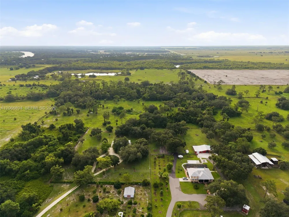 3291 Fort Denaud Rd La Belle, FL 33935