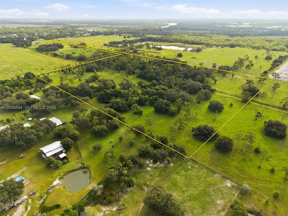 3291 Fort Denaud Rd La Belle, FL 33935