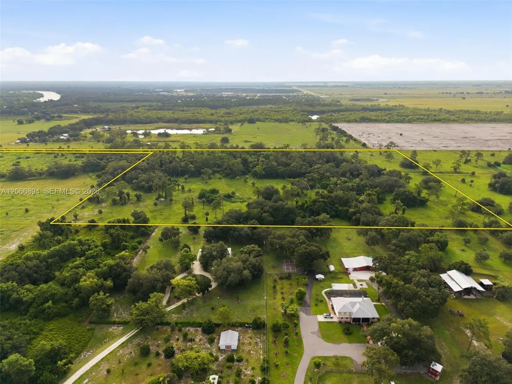 3291 Fort Denaud Rd La Belle, FL 33935