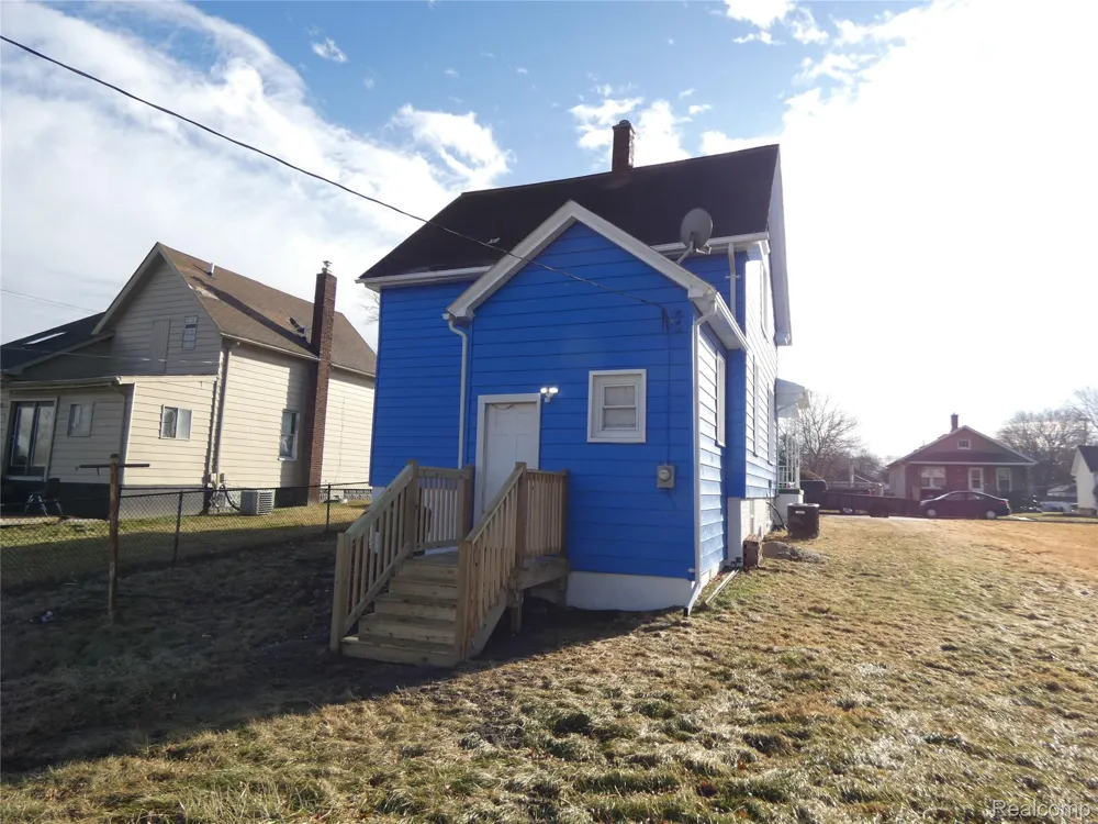 81 Fessenden Street Mt Clemens City, MI 48043