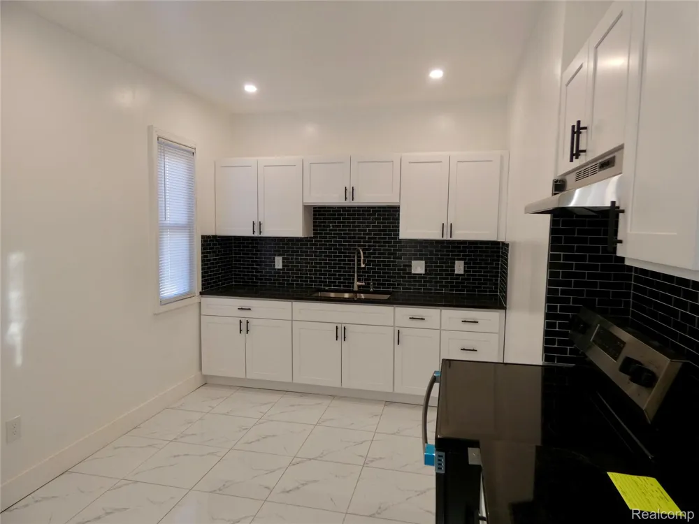 81 Fessenden Street Mt Clemens City, MI 48043