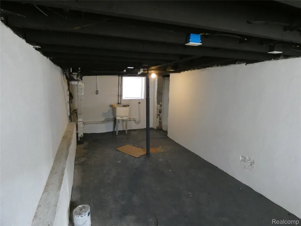 81 Fessenden Street Mt Clemens City, MI 48043