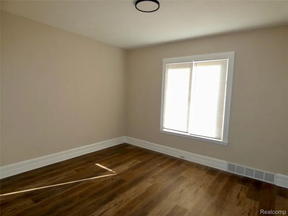 81 Fessenden Street Mt Clemens City, MI 48043