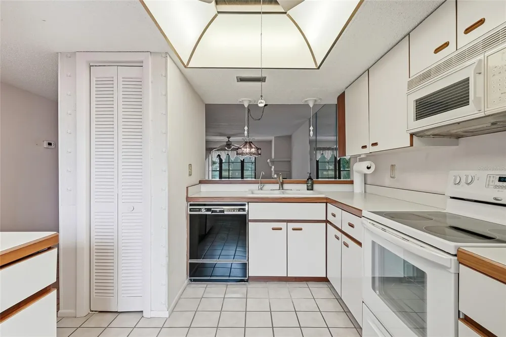 205 MARTHA LANE #205 Oldsmar, FL 34677