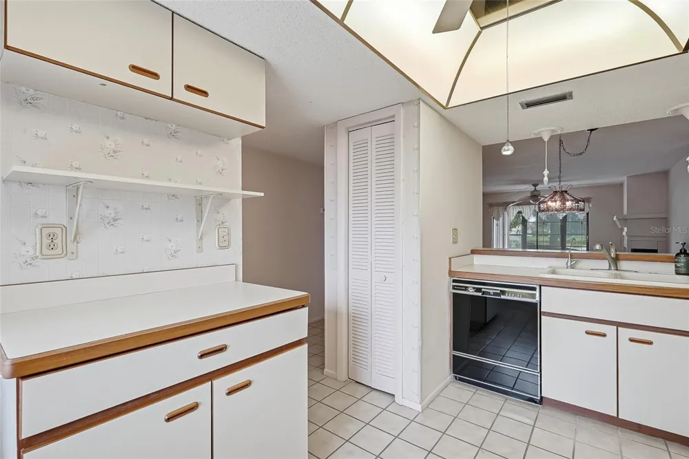 205 MARTHA LANE #205 Oldsmar, FL 34677