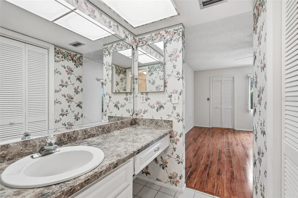 205 MARTHA LANE #205 Oldsmar, FL 34677