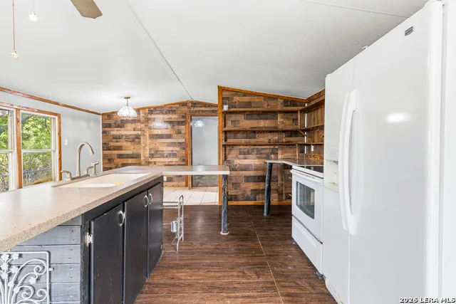18525 County Road 5722 Castroville, TX 78009