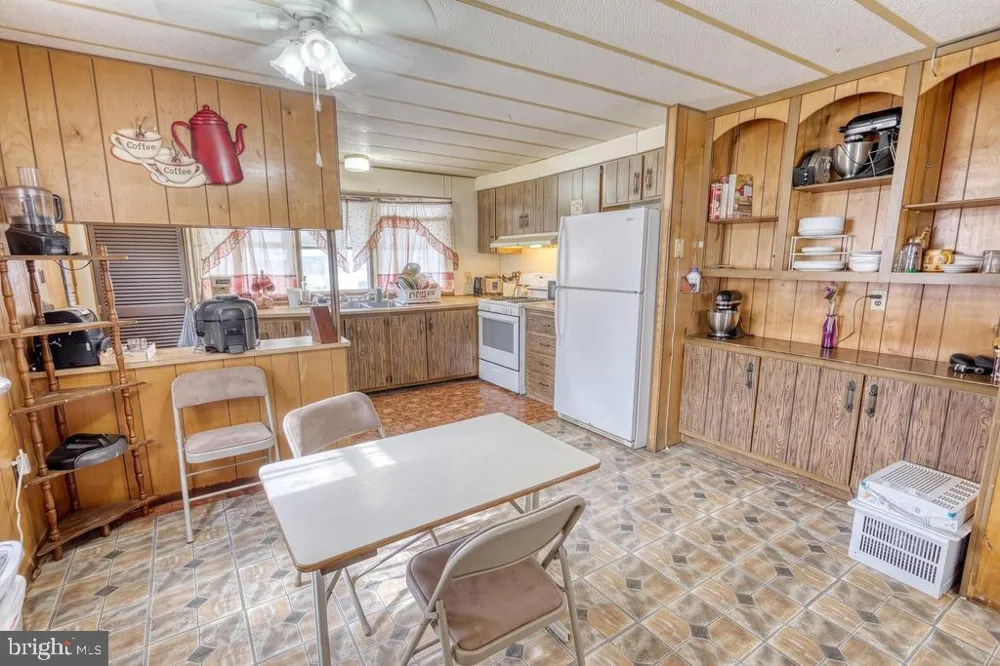 105 RUSTIQUE DRIVE York, PA 17408