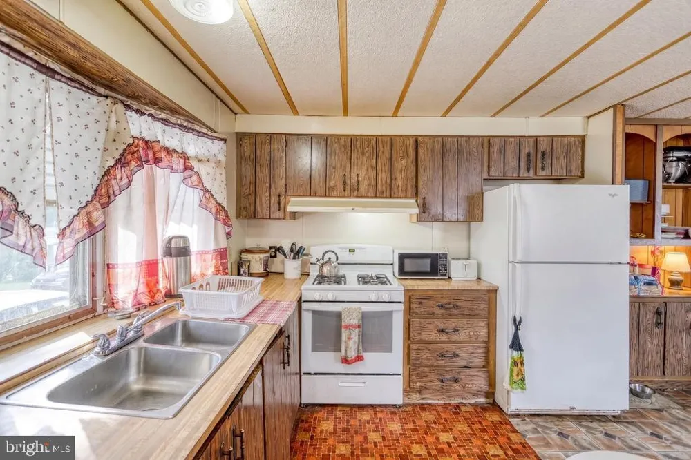 105 RUSTIQUE DRIVE York, PA 17408