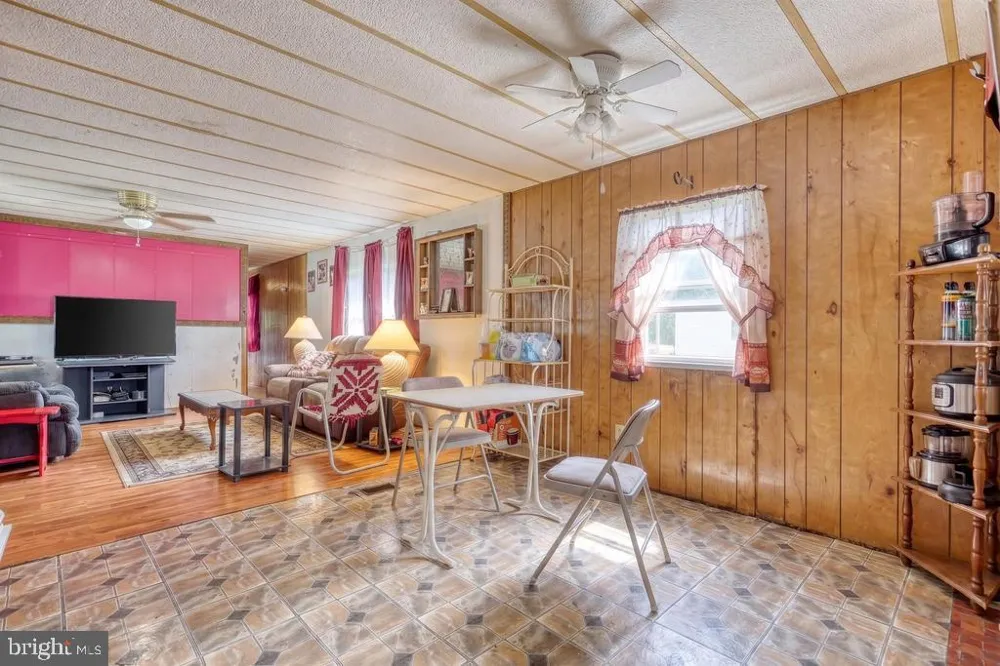 105 RUSTIQUE DRIVE York, PA 17408