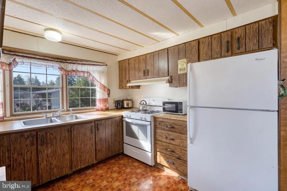 105 RUSTIQUE DRIVE York, PA 17408