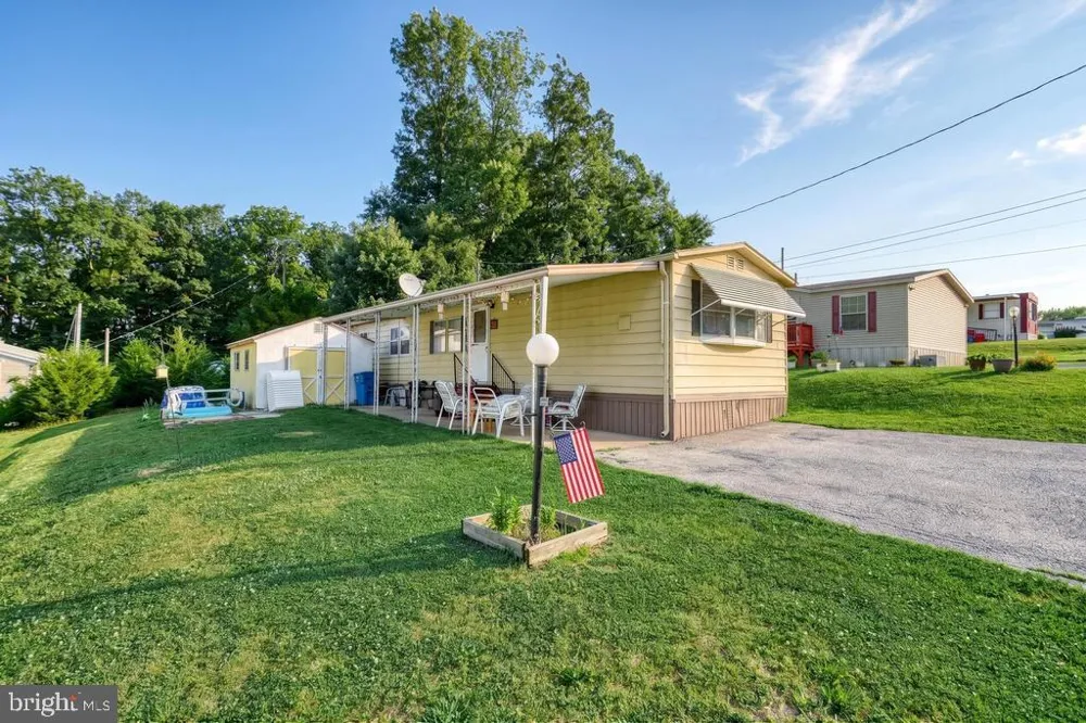105 RUSTIQUE DRIVE York, PA 17408