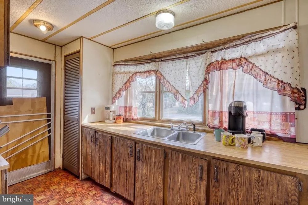 105 RUSTIQUE DRIVE York, PA 17408
