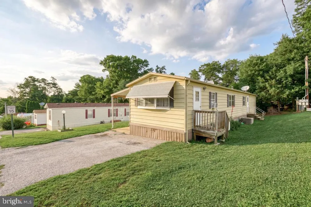 105 RUSTIQUE DRIVE York, PA 17408