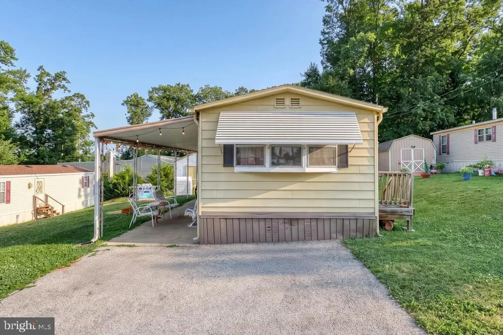 105 RUSTIQUE DRIVE York, PA 17408
