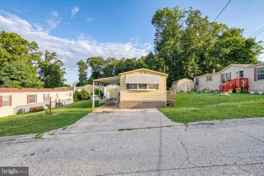 105 RUSTIQUE DRIVE York, PA 17408