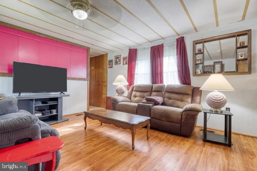 105 RUSTIQUE DRIVE York, PA 17408