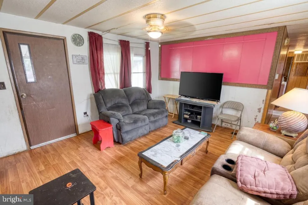 105 RUSTIQUE DRIVE York, PA 17408