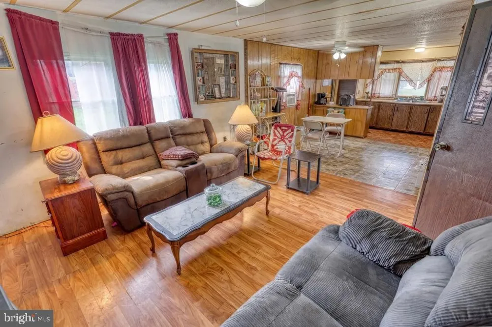 105 RUSTIQUE DRIVE York, PA 17408