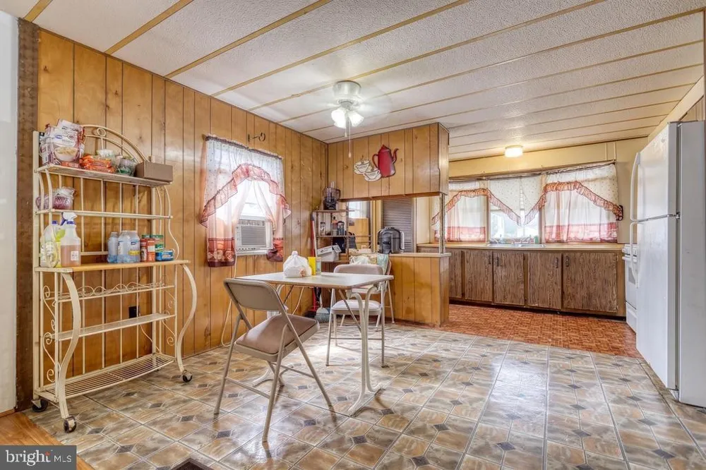 105 RUSTIQUE DRIVE York, PA 17408