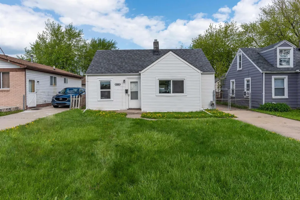 26620 Belleair Street Roseville City, MI 48066