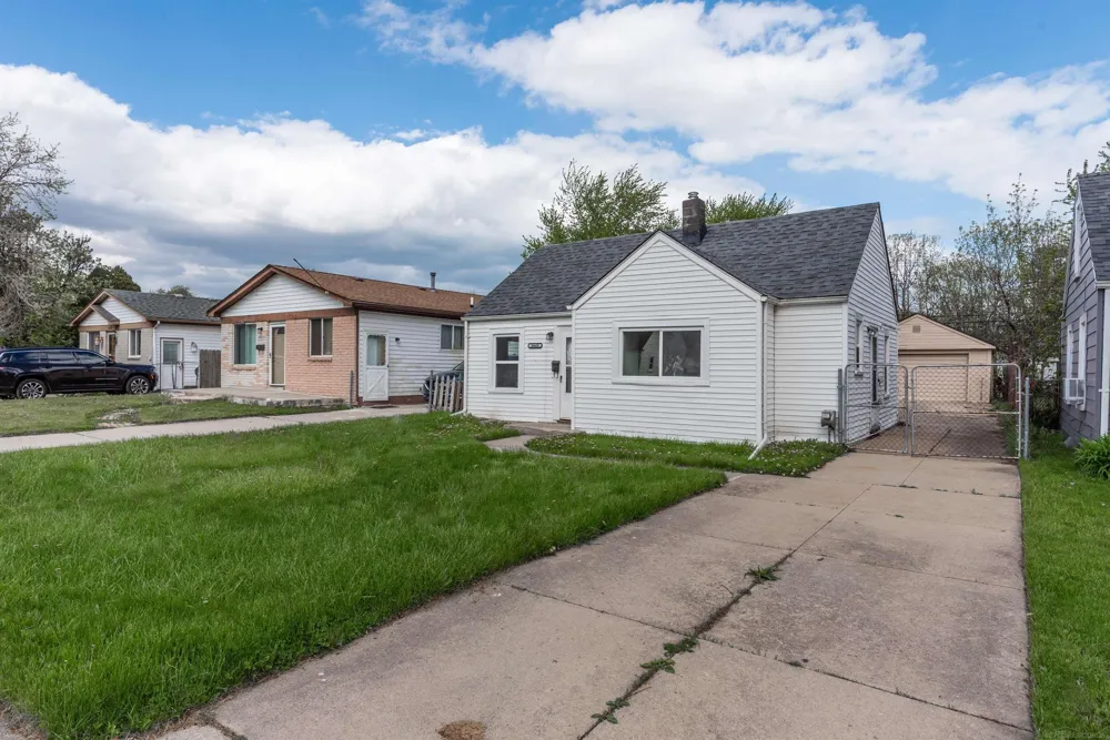 26620 Belleair Street Roseville City, MI 48066