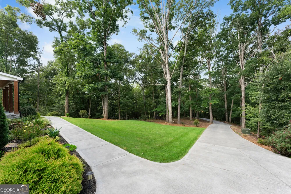 220 Long RD Rydal, GA 30171
