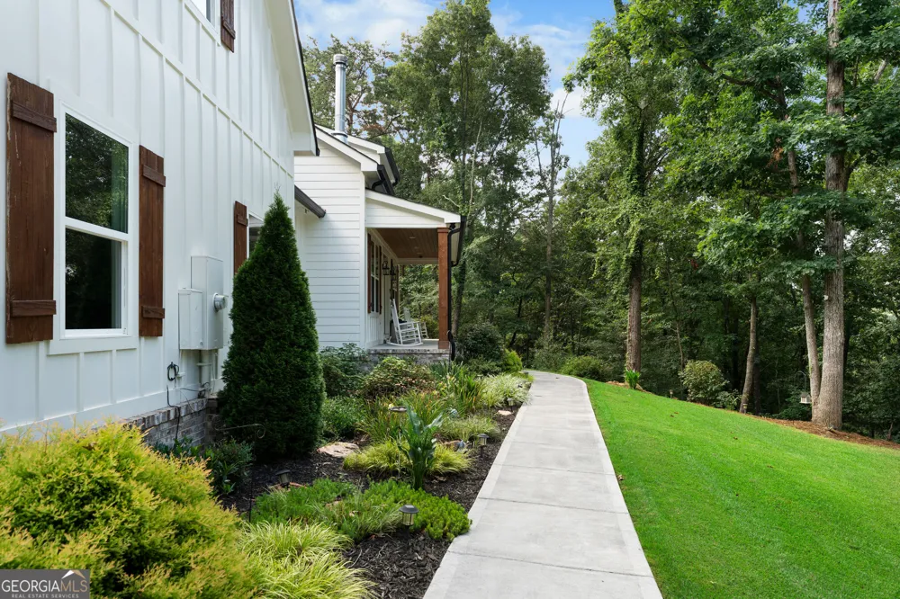 220 Long RD Rydal, GA 30171
