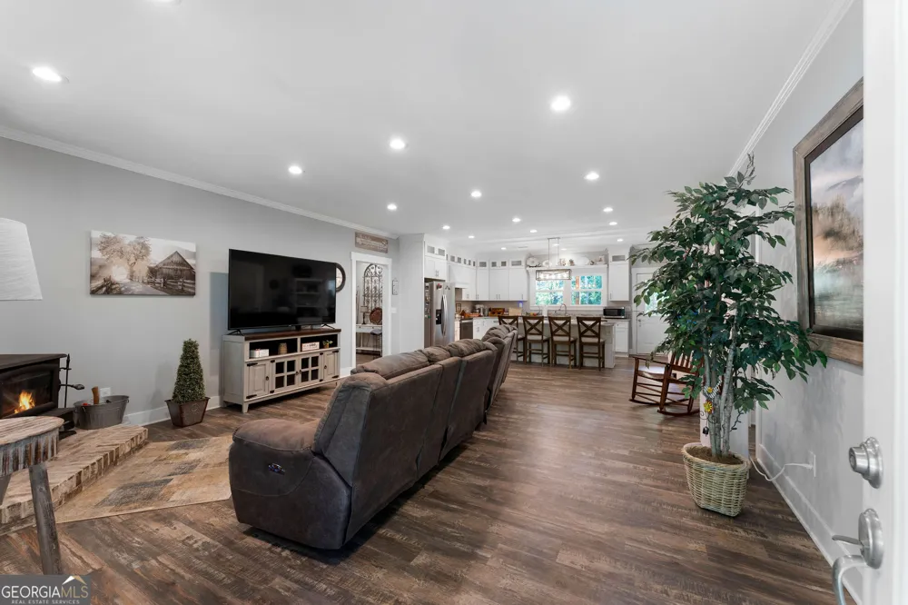 220 Long RD Rydal, GA 30171