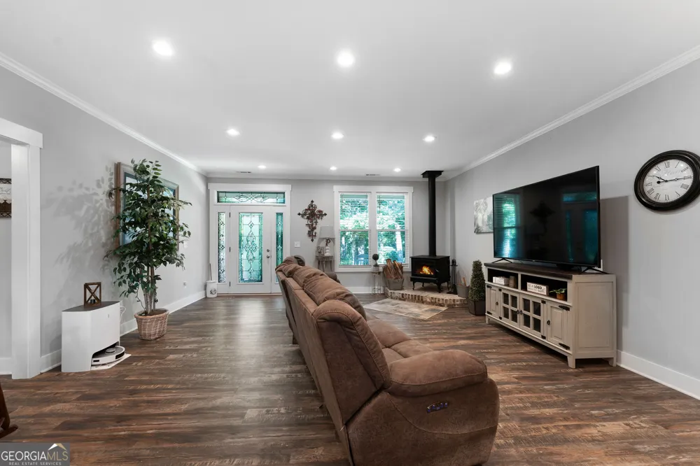 220 Long RD Rydal, GA 30171