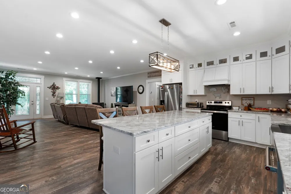 220 Long RD Rydal, GA 30171
