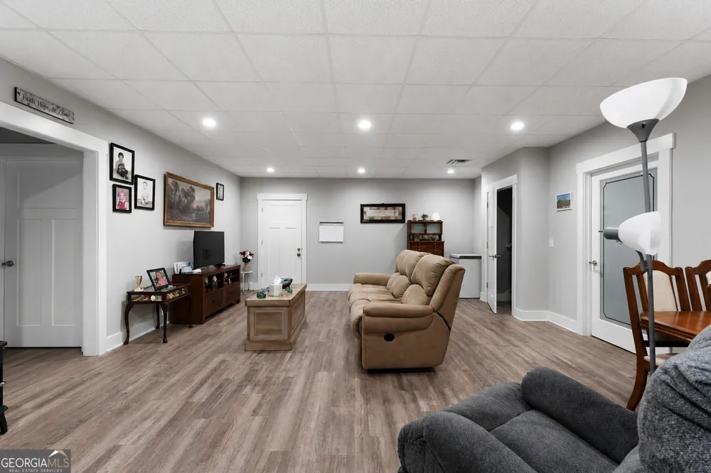 220 Long RD Rydal, GA 30171